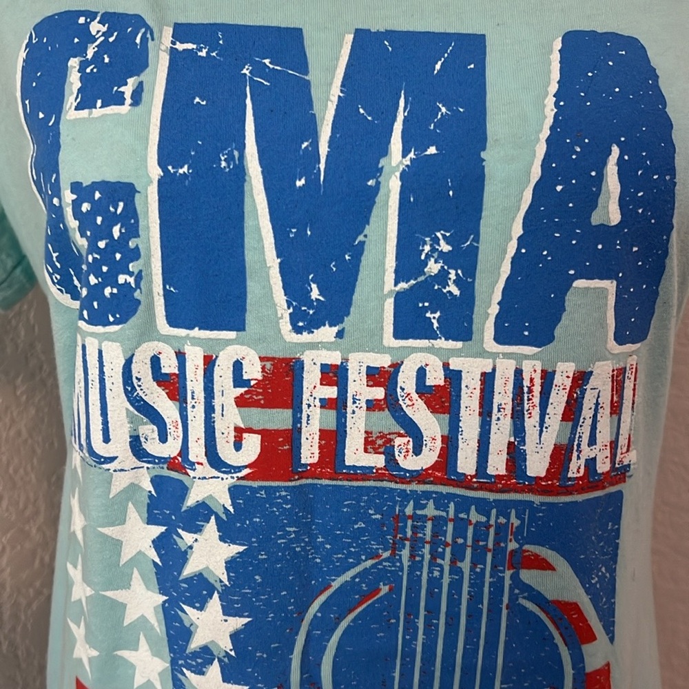 CMA official merchandise womenβs extra large T-shirt from 2017 music festival